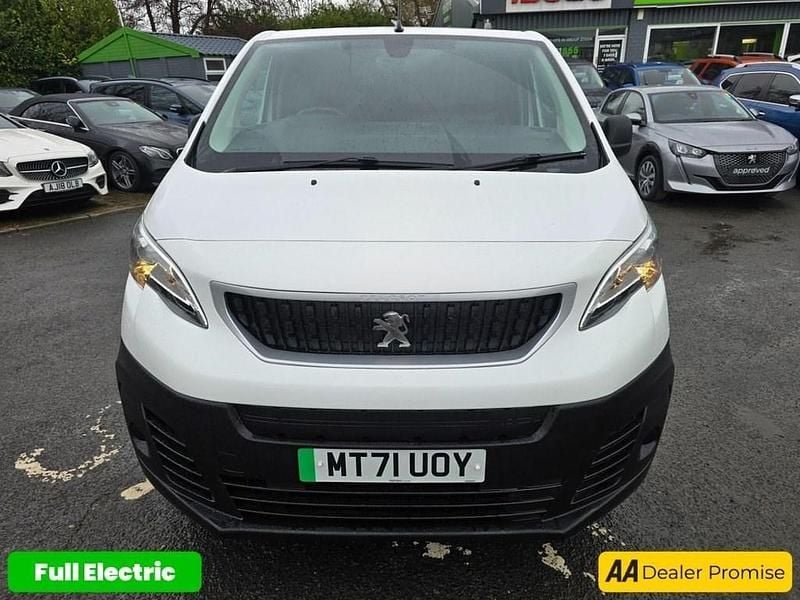 Used Peugeot e-Expert 100 kW (136 HP) 2021 White Van