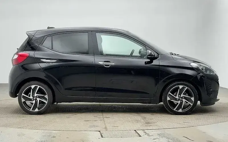 Used Hyundai i10 Premium 79 HP (58 kW) 2025 Black Hatchback