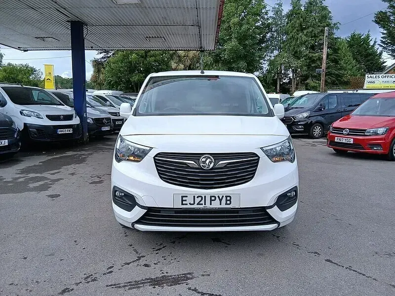Used Vauxhall Combo Sportive 100 HP (73 kW) 2021 White MPV