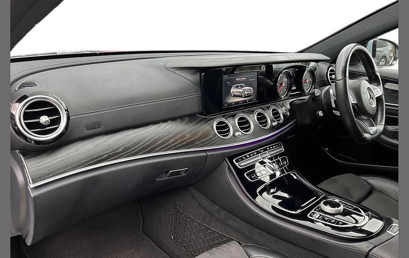 Begagnad Mercedes E220 AMG line 191 HK (140 kW) 2018 Silver Kombi
