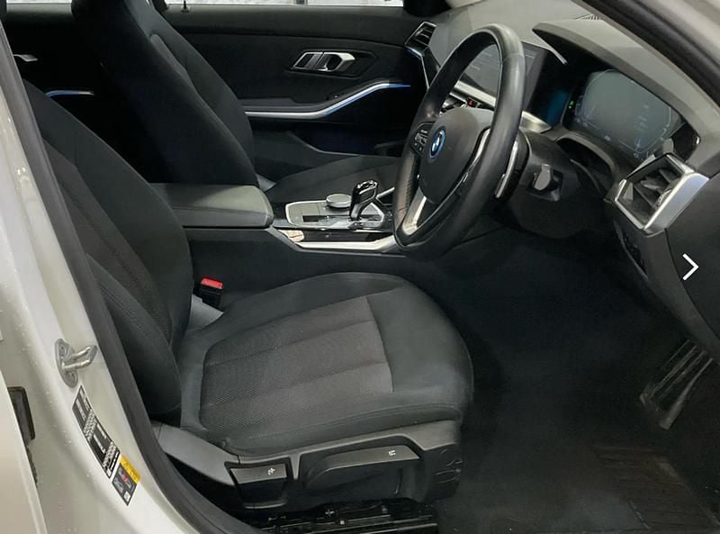 Used BMW 330e Comfort Edition 292 HP (214 kW) 2022 White Estate