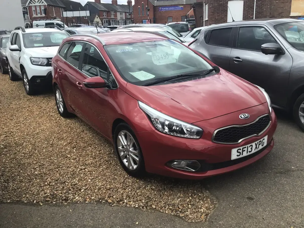 Used Kia Ceed 128 HP (94 kW) 2013 Red Hatchback