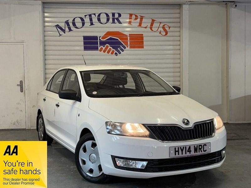White Used 2014 Skoda Rapid Hatchback | £5,499 (Fair price) - Image 1/3