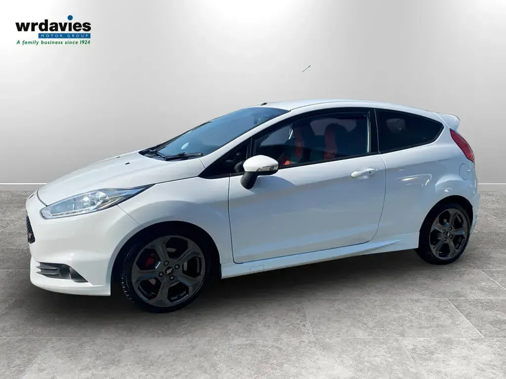 Used Ford Fiesta ST 2017 Frozen white Hatchback