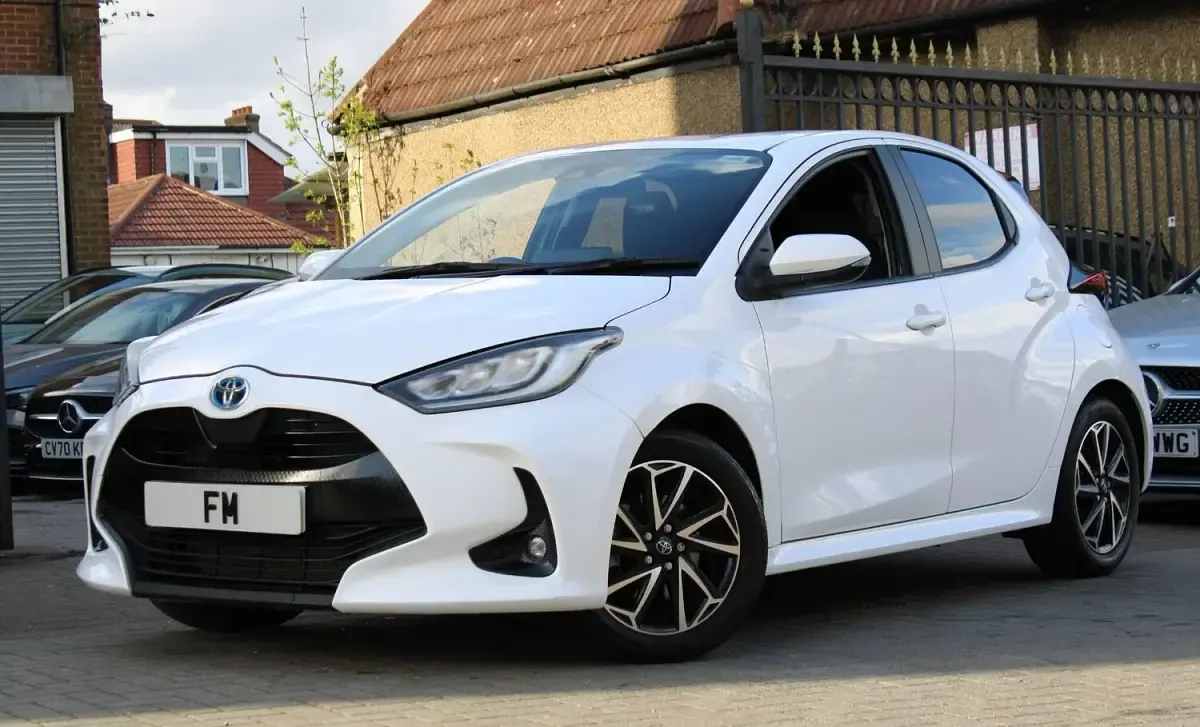 Used Toyota Yaris Hybrid Design 2023 White Hatchback