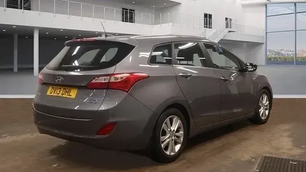 Usado Hyundai i30 Style 128 HP (94 kW) 2013 Cinzento Carrinha