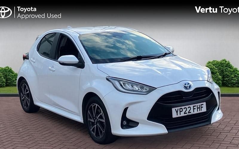 Used 2025 Toyota Yaris Hybrid Design Hatchback | £16,149 (Super price) - Image 1/4