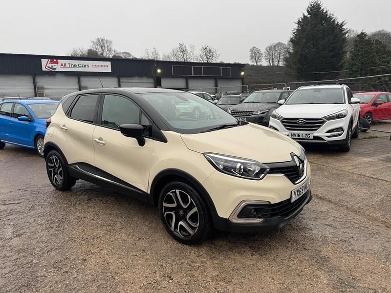 Used Renault Captur Iconic 90 HP (66 kW) 2019 Cream/black SUV