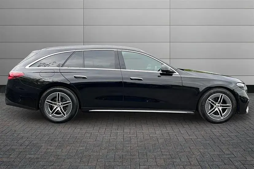 Usado Mercedes E200 AMG line 204 HP (150 kW) 2025 Preto Carrinha