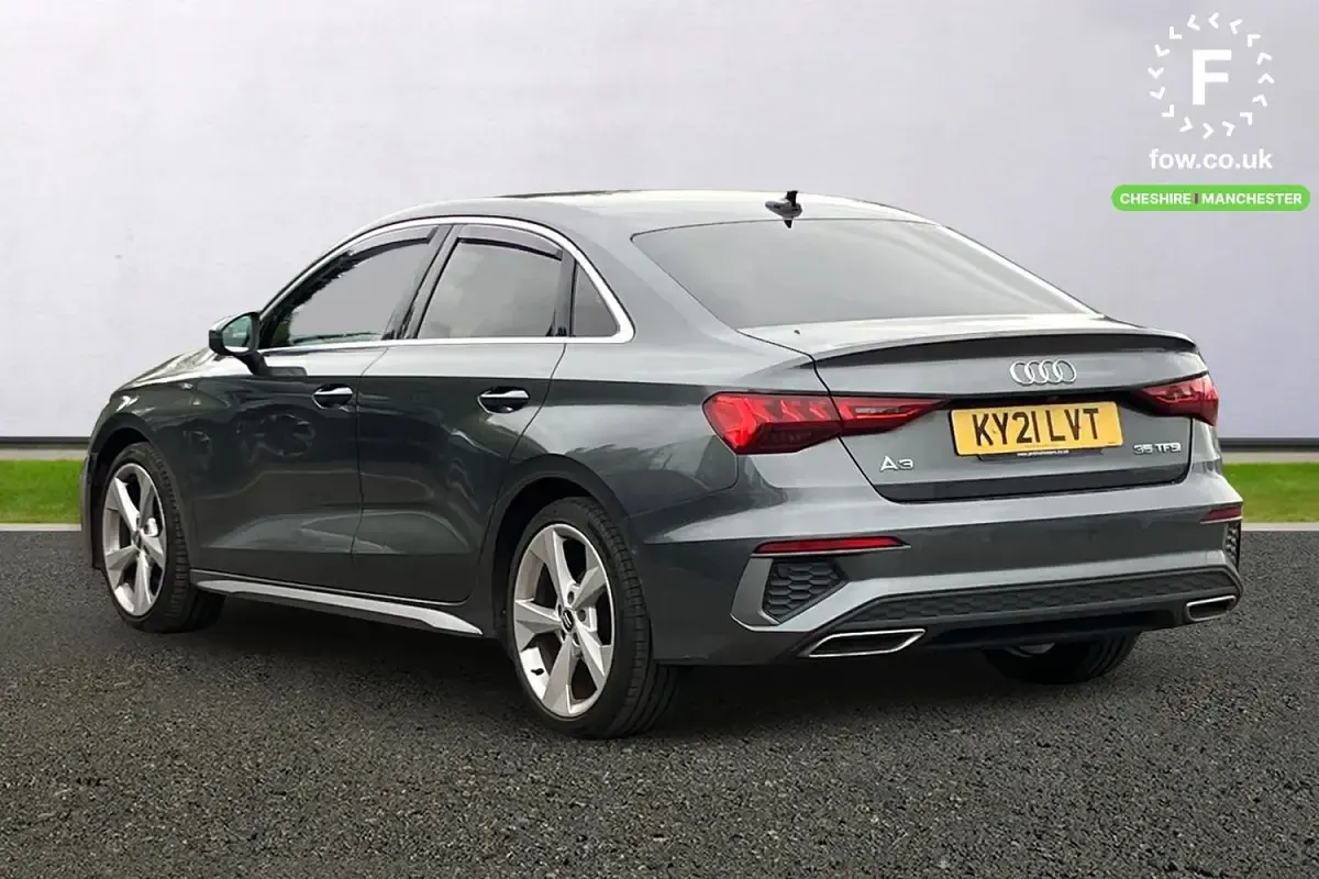 Usado Audi A3 Comfort 150 HP (110 kW) 2021 Cinzento Sedan