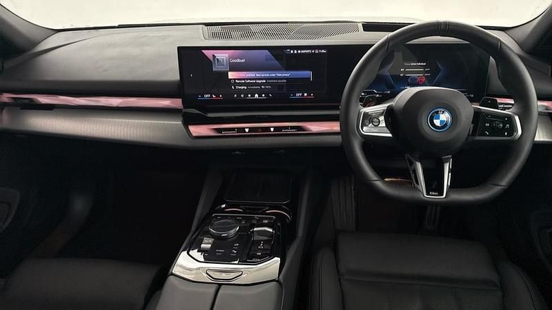 Used BMW 530e M Sport 295 HP (216 kW) 2025 Blue Estate