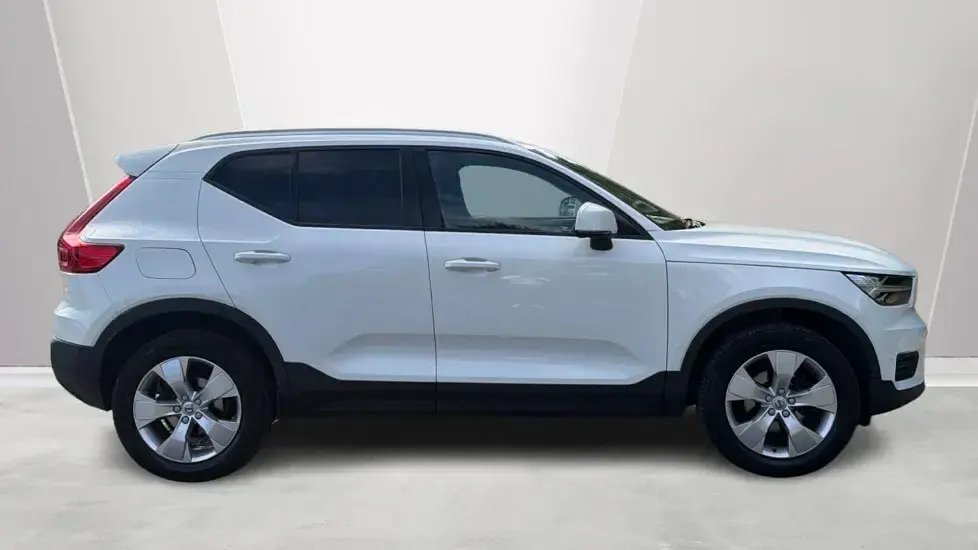 Used Volvo XC40 Momentum 154 HP (113 kW) 2018 White SUV