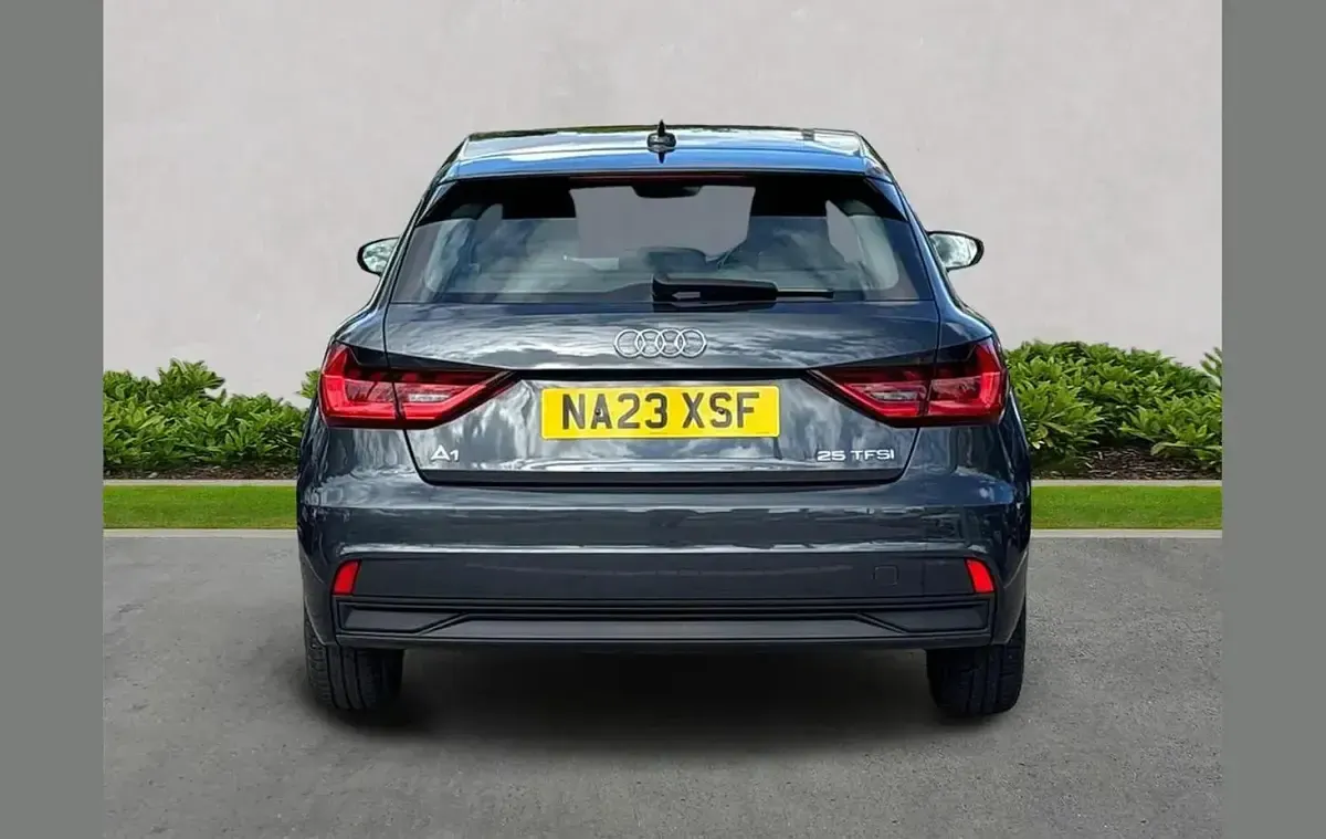 Gebraucht Audi A1 Design 94 PS (69 kW) 2023 Grau SUV