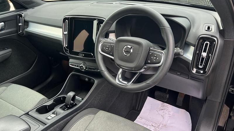 Used Volvo XC40 Core 163 HP (119 kW) 2022 Black SUV