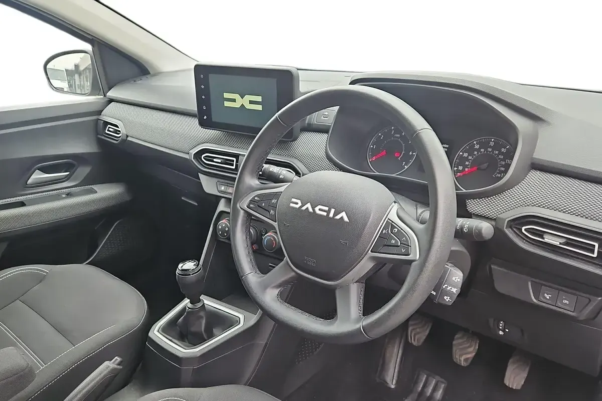 Used Dacia Sandero Expression 100 HP (73 kW) 2023 White Hatchback