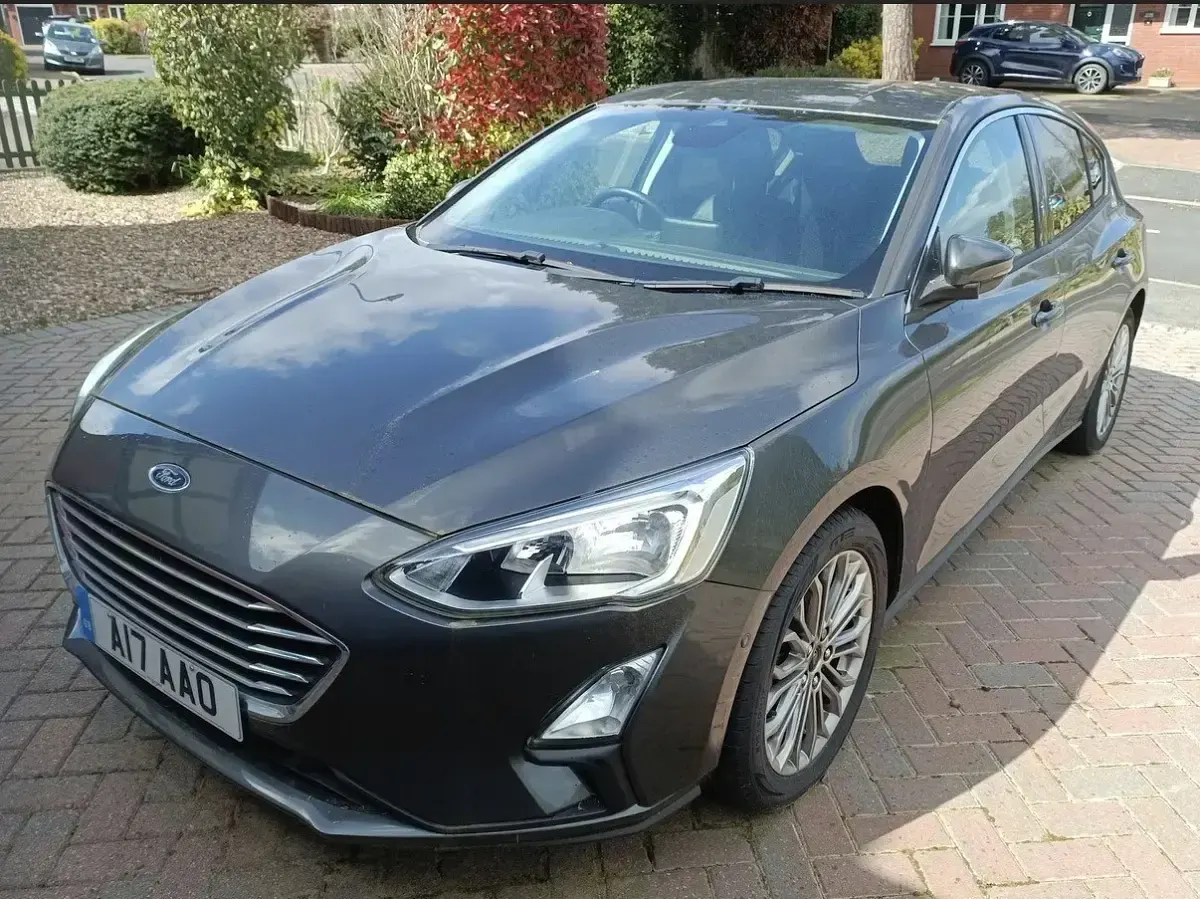 Usado Ford Focus Titanium X 150 CV (110 kW) 2018 Gris Utilitario
