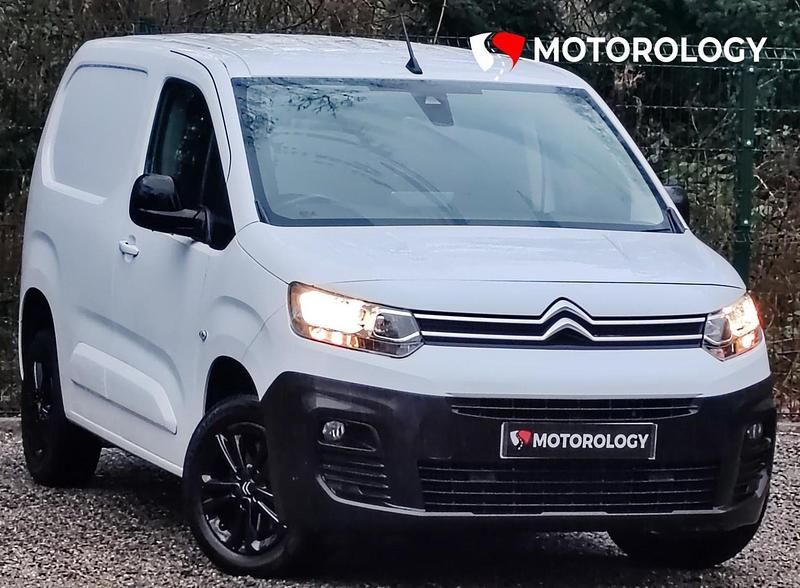 Used Citroën Berlingo 100 HP (73 kW) 2023 White MPV