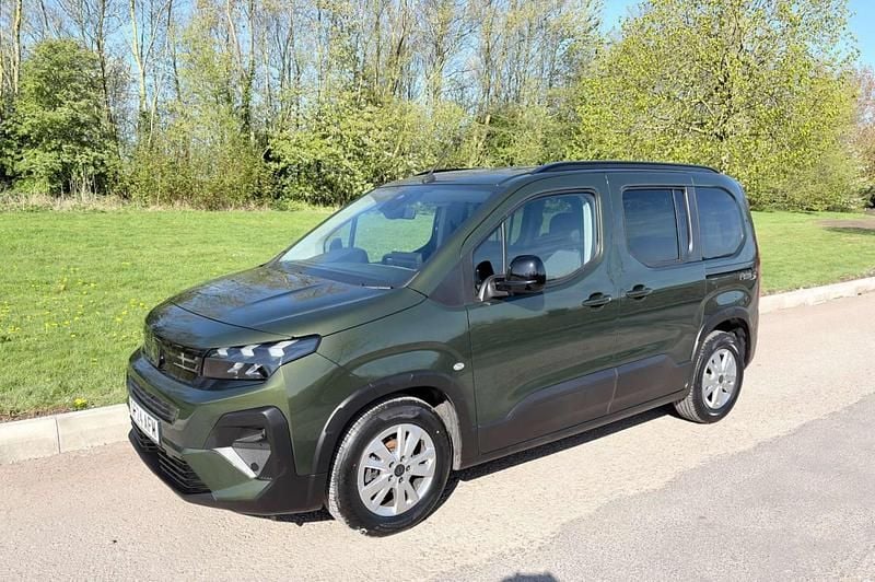 Gebraucht Peugeot Rifter Allure 2024 Grün Van / Kleinbus