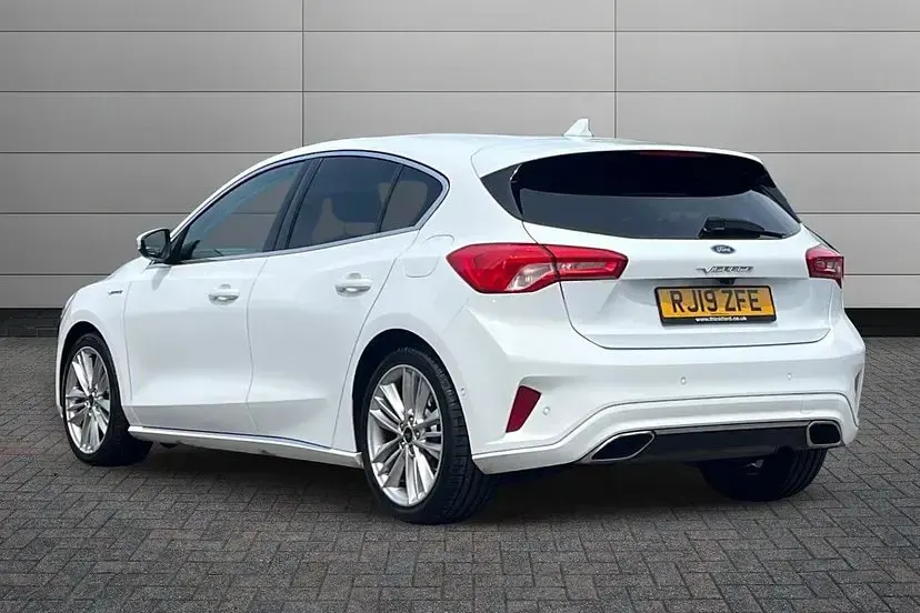 Used Ford Focus Vignale 123 HP (90 kW) 2019 Frozen white Hatchback