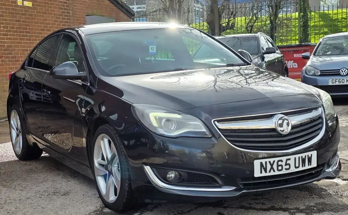 Second-hand Vauxhall Insignia SRi 163 CP (119 kW) 2015 Negru Hatchback
