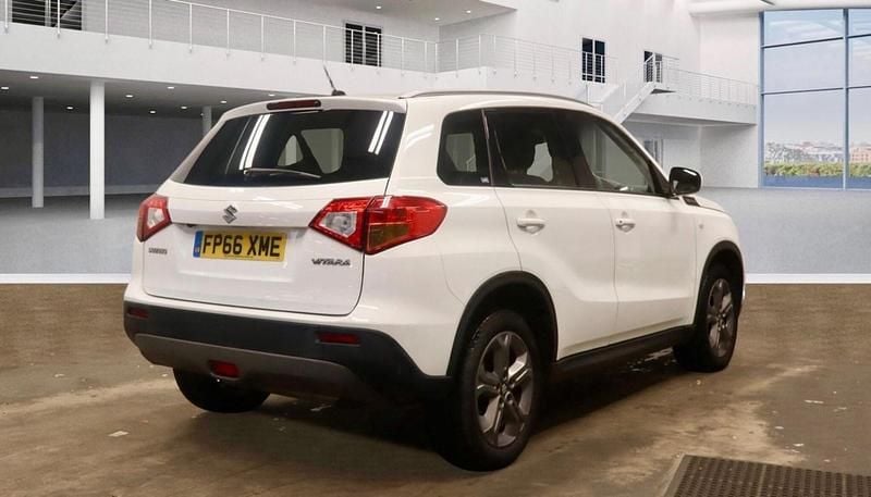 Used Suzuki Vitara SZ-T 120 HP (88 kW) 2016 White SUV