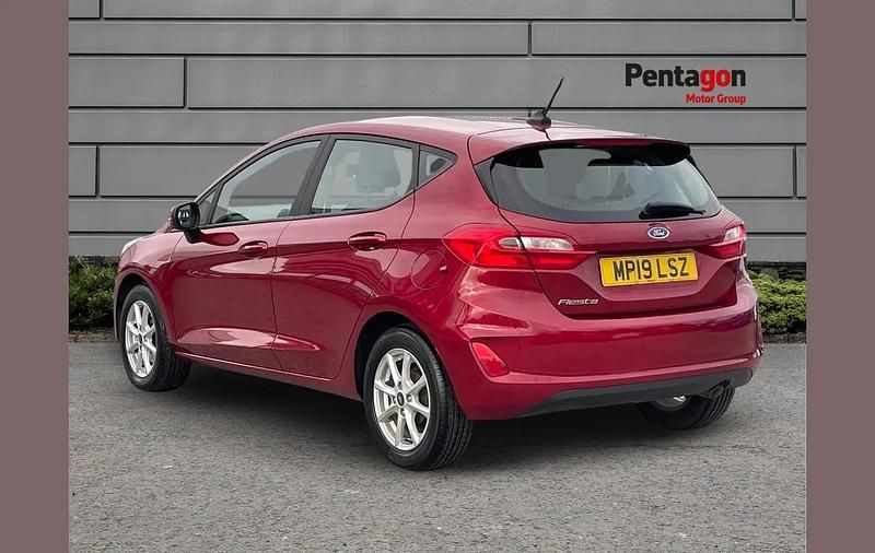 Used Ford Fiesta Zetec 99 HP (72 kW) 2019 Red Hatchback