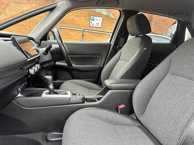 Used Honda Jazz Hybrid 109 HP (80 kW) 2022 White Hatchback