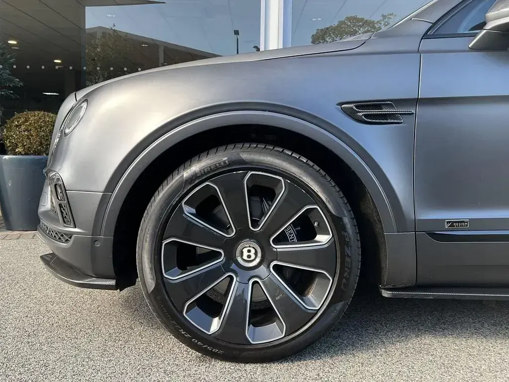Used Bentley Bentayga 550 HP (404 kW) 2020 Grey SUV