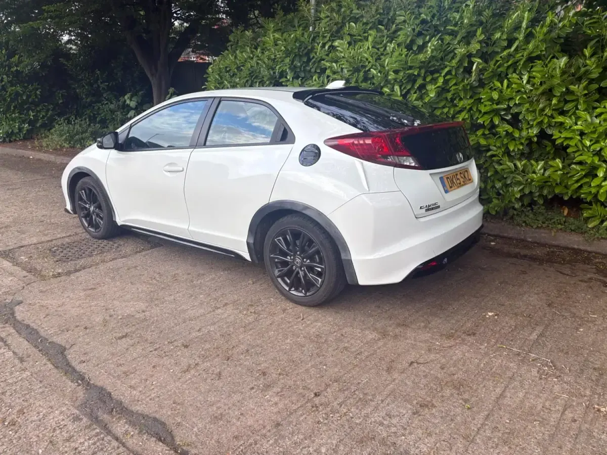Używany Honda Civic Black Edition 2015 Biały Hatchback