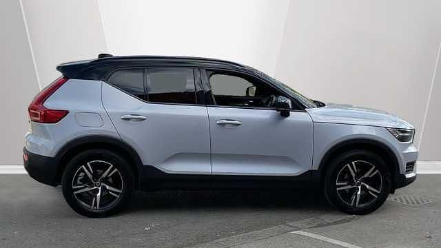 Used Volvo XC40 R-Design 161 HP (118 kW) 2022 SUV