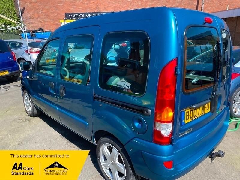 Usado Renault Kangoo Expression 106 HP (77 kW) 2007 Azul Monovolume