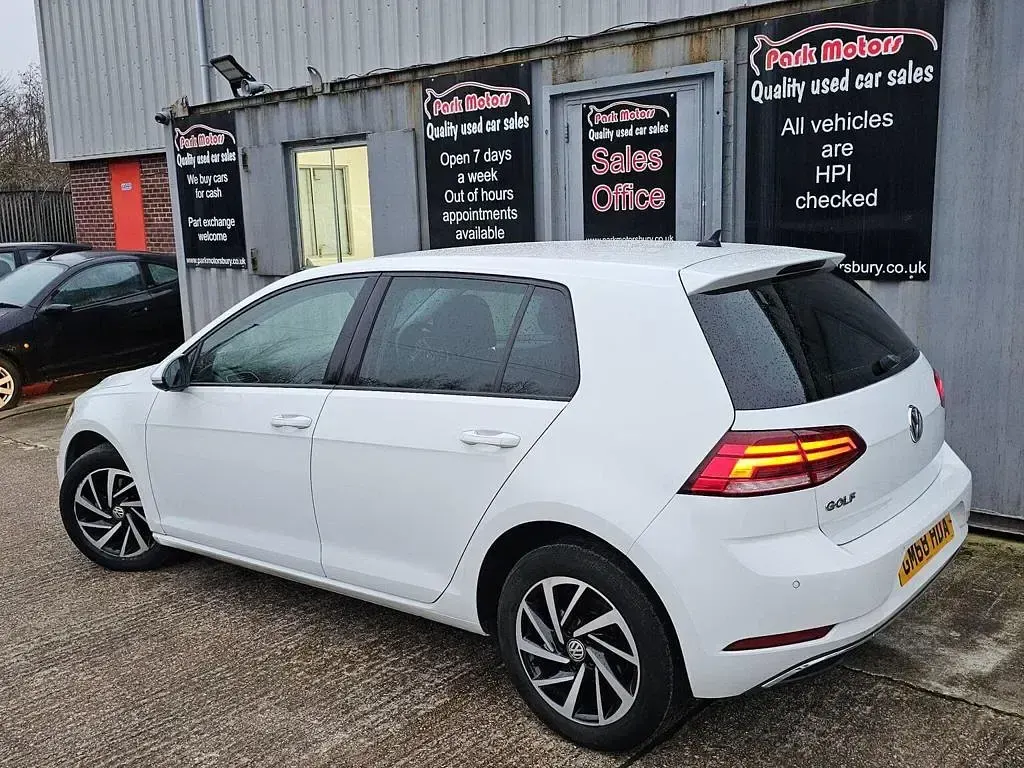 Used VW Golf VII Match 115 HP (84 kW) 2019 White Hatchback