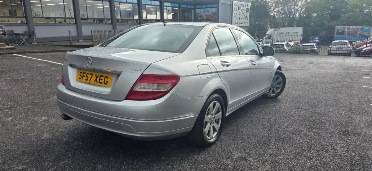 Begagnad Mercedes C220 Elegance 2007 Silver Sedan