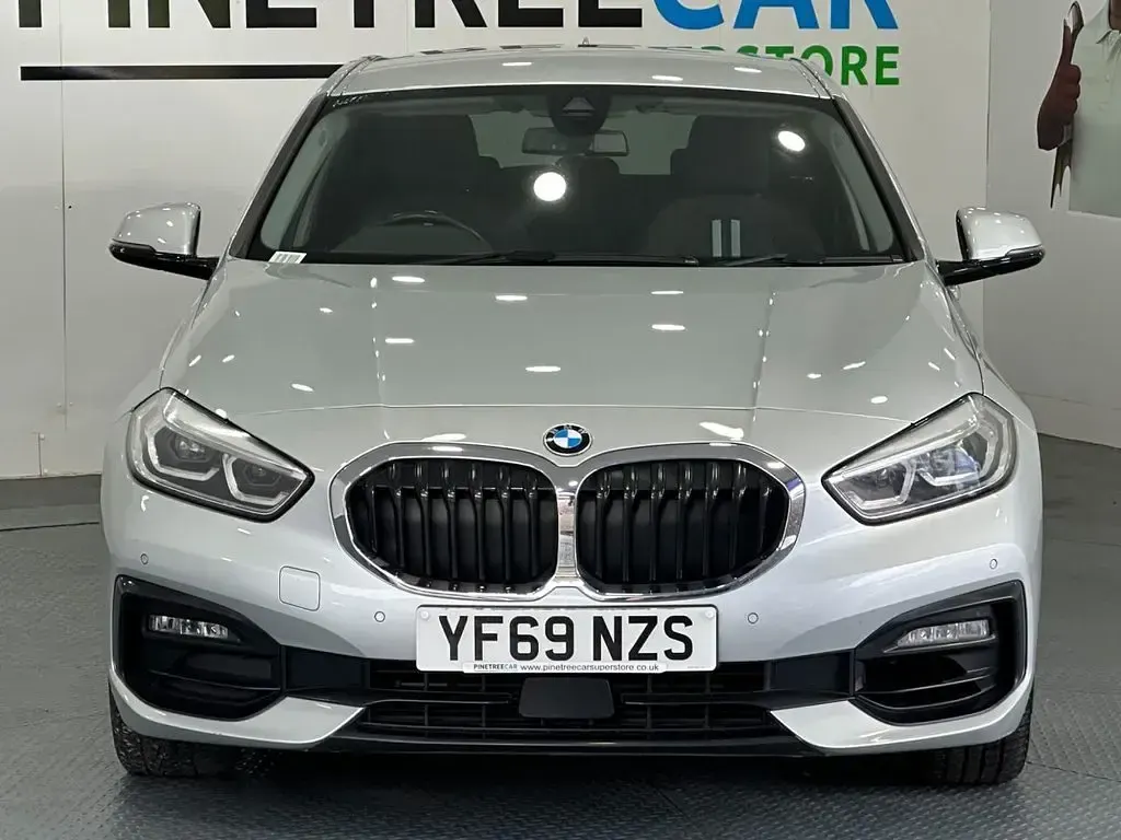 Used BMW 118 Sport Line 140 HP (102 kW) 2019 Silver Hatchback