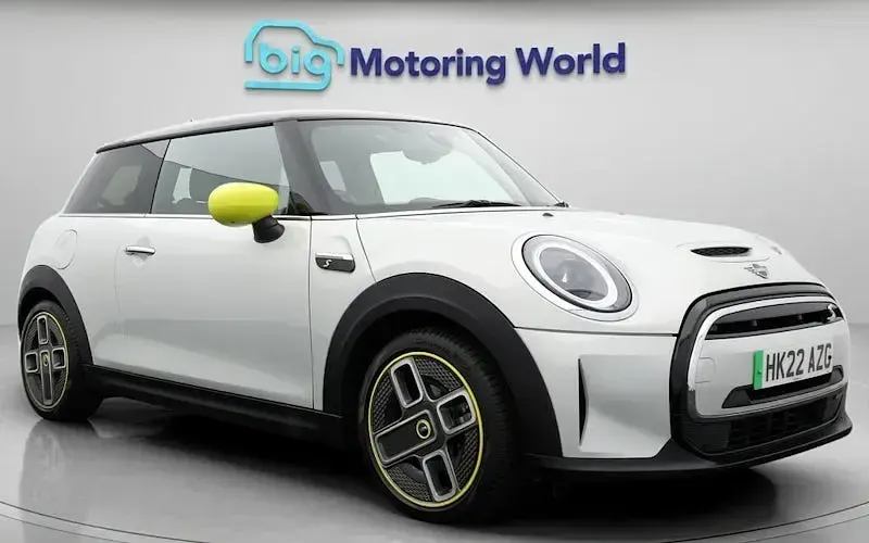 Used Mini Cooper Level 2 135 kW (184 HP) 2022 Hatchback
