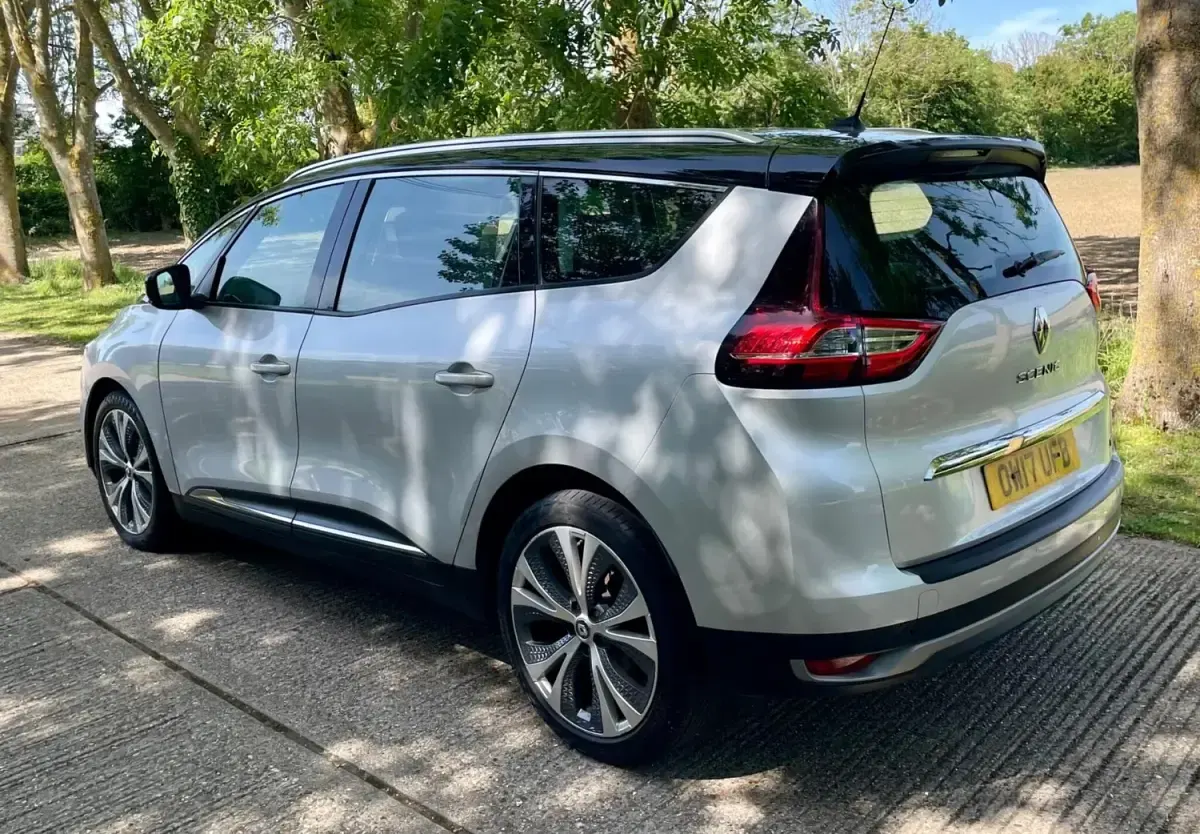 Usado Renault Grand Scénic IV Dynamique 110 HP (80 kW) 2017 Preto Monovolume