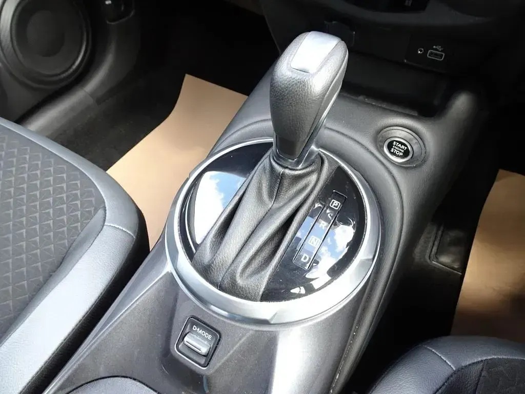 Used Nissan Juke N-Connecta 2023 Silver SUV