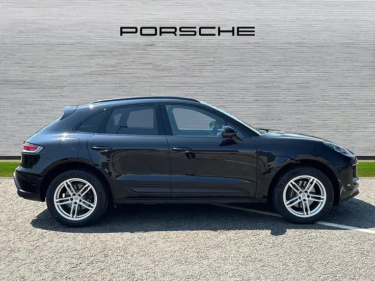 Used Porsche Macan 265 HP (194 kW) 2025 Black SUV