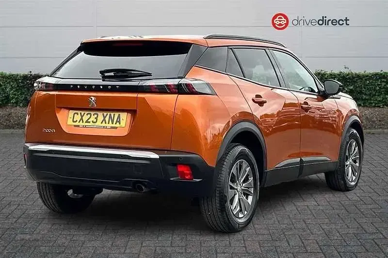Begagnad Peugeot 2008 Active+ 2023 Orange SUV