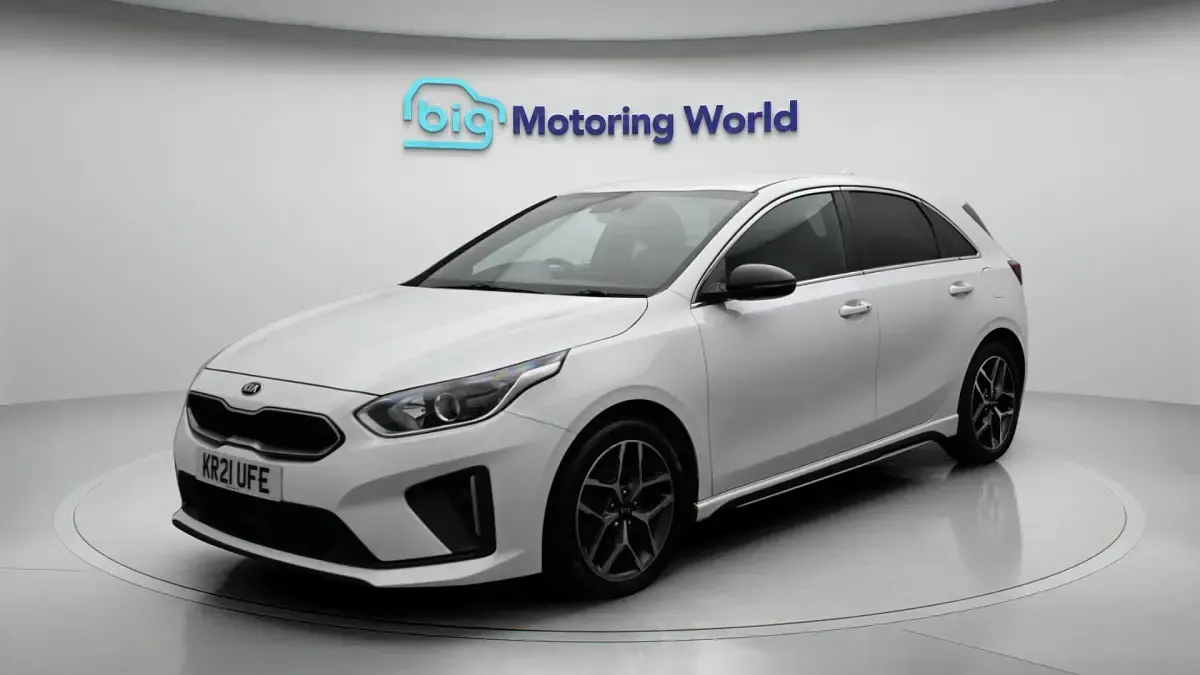 Used Kia Ceed GT-Line 158 HP (116 kW) 2021 White Hatchback