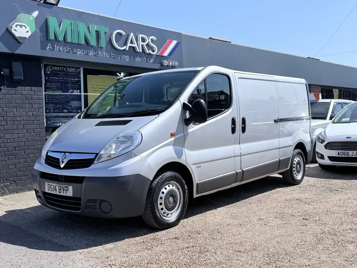 Used Vauxhall Vivaro 115 HP (84 kW) 2014 Silver MPV