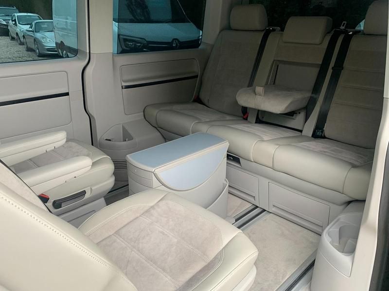 Used VW Caravelle Executive 205 HP (150 kW) 2016 Black MPV