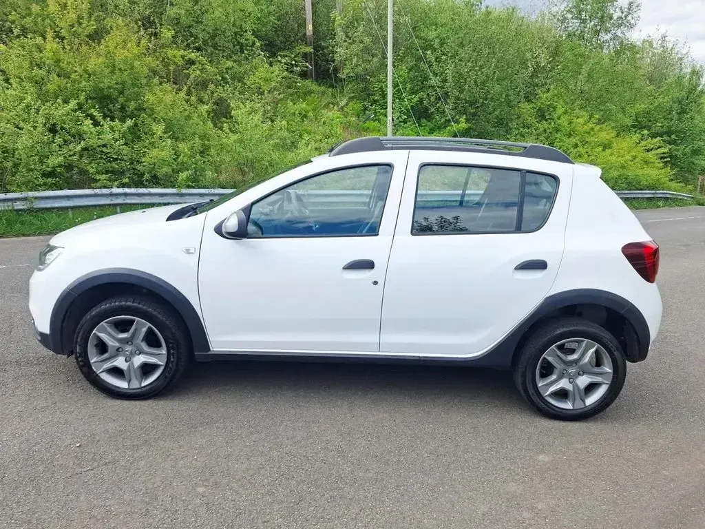 Used Dacia Sandero Lauréate 90 HP (66 kW) 2017 White Hatchback