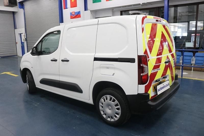 Used Peugeot Partner 100 HP (73 kW) 2020 White MPV