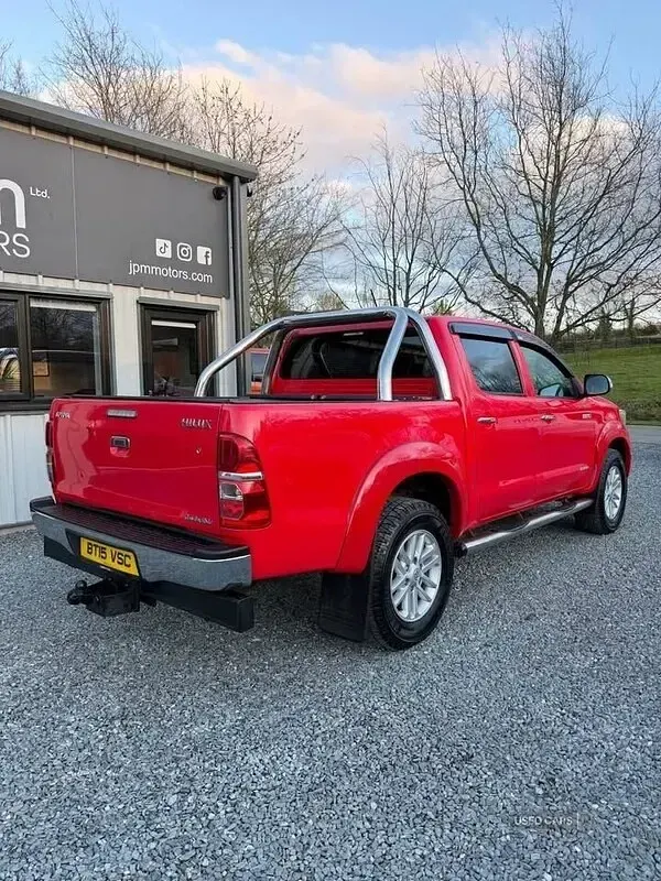 Used Toyota HiLux 171 HP (125 kW) 2015 Red Pickup