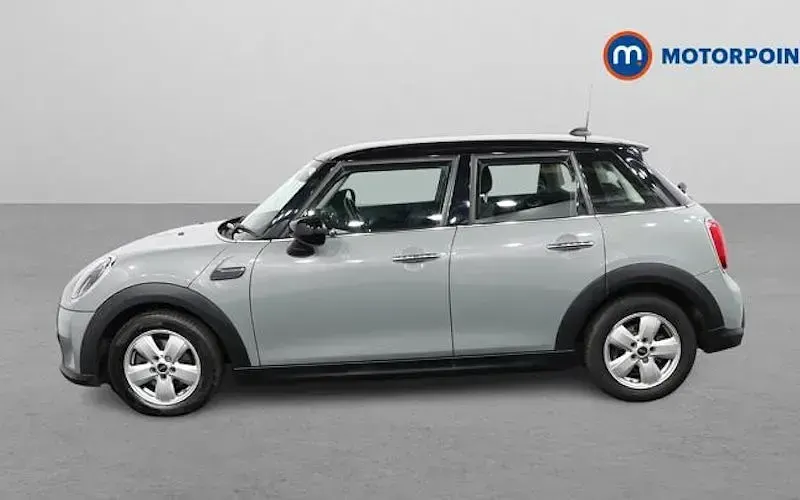 Begagnad Mini Cooper Classic 136 HK (100 kW) 2022 Grå Halvkombi