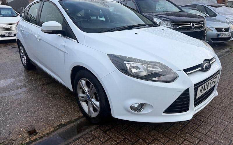 Used Ford Focus Zetec 125 HP (91 kW) 2014 White Hatchback