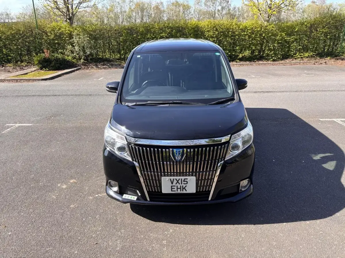 Begagnad Toyota Noah 2025 Svart Minibuss