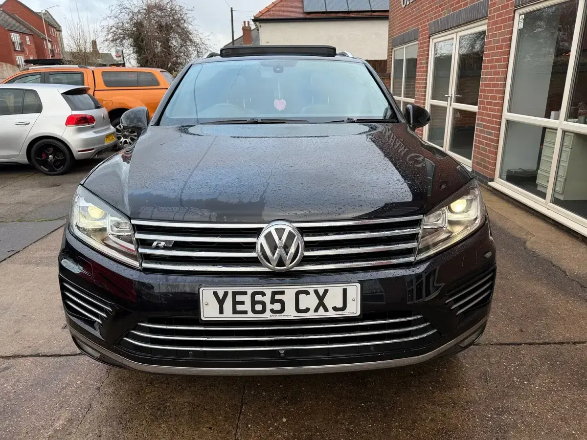 Begagnad VW Touareg R-line 2015 Svart SUV