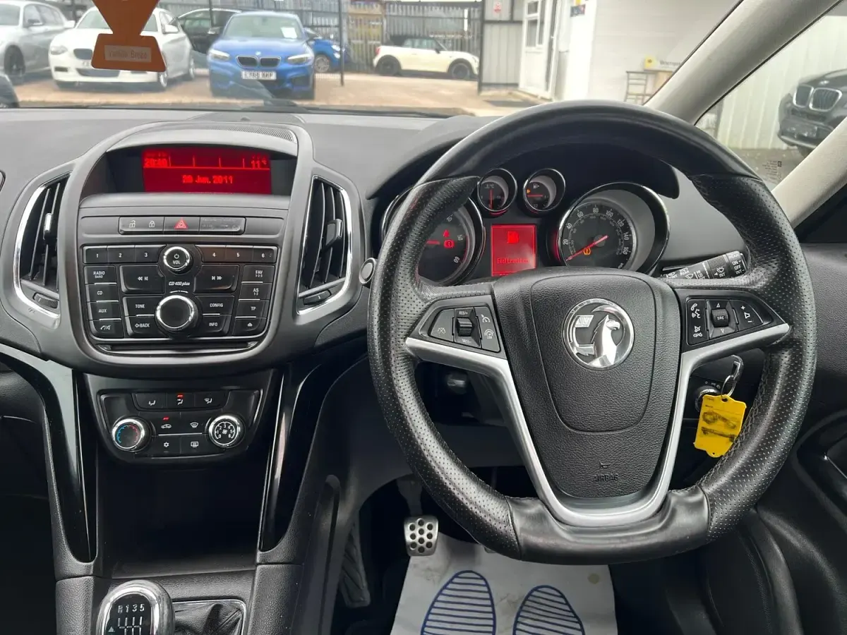 Used Vauxhall Zafira Tourer SRi 2015 Red MPV